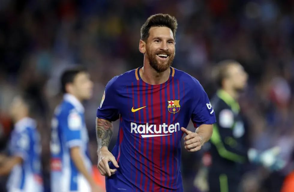 GRA531. BARCELONA,, 09/09/2017.- El delantero argentino del FC Barcelona Leo Messi celebra su segundo gol, y segundo del equipo frente al RCD Espanyol, durante el partido de la tercera jornada de Liga en Primera División que se juega esta noche en el Camp Nou, en Barcelona. EFE/Alberto Estévez