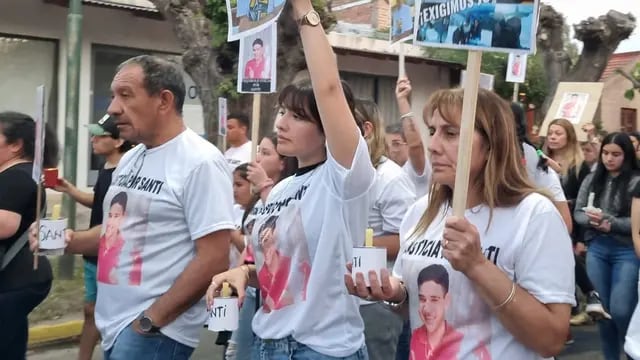 Reclamo. La familia de Santiago Aguilera encabeza las marchas en reclamo de justicia. (La Voz)