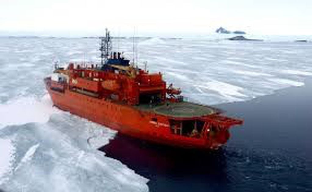 Su diseño le permite navegar en la antártidacon y romper placas de 1.21 metros de espesor.