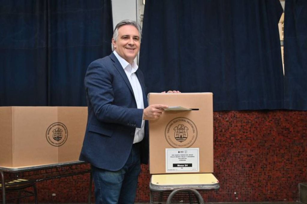 Martín Llaryora, al emitir su voto. (Prensa Hacemos Unidos por Córdoba)