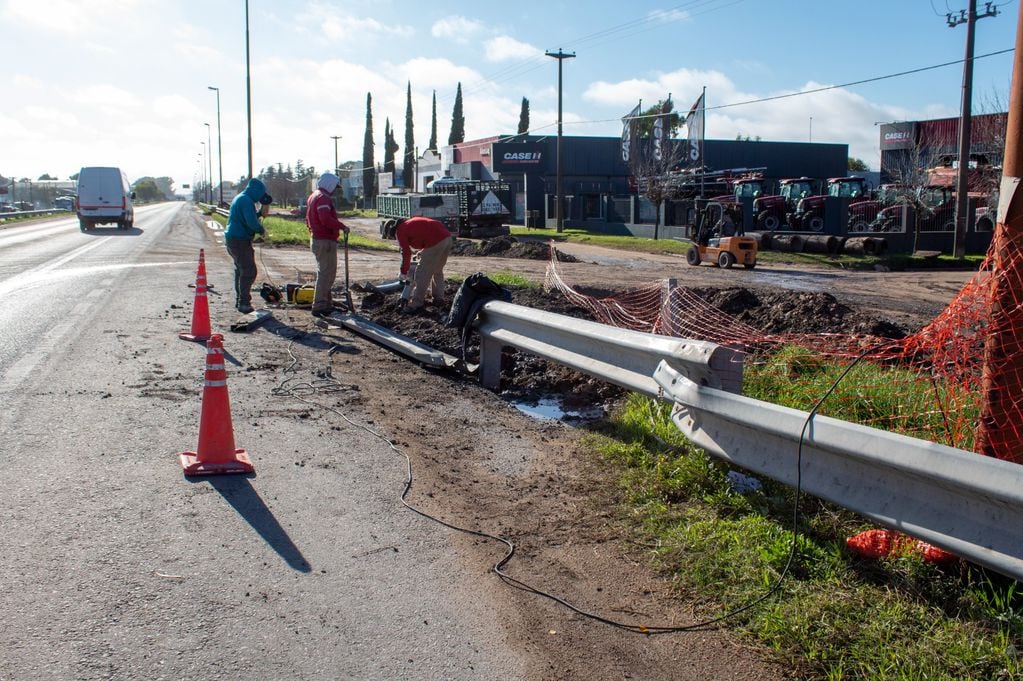 Obras Públicas de Tres Arroyos trabaja en la readecuación de bajadas de la Ruta Nº 3