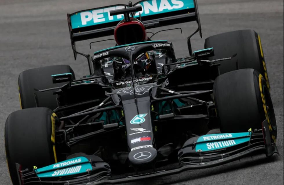 Hamilton le sacó casi medio segundo a Verstappen en la clasificación para el sprint.