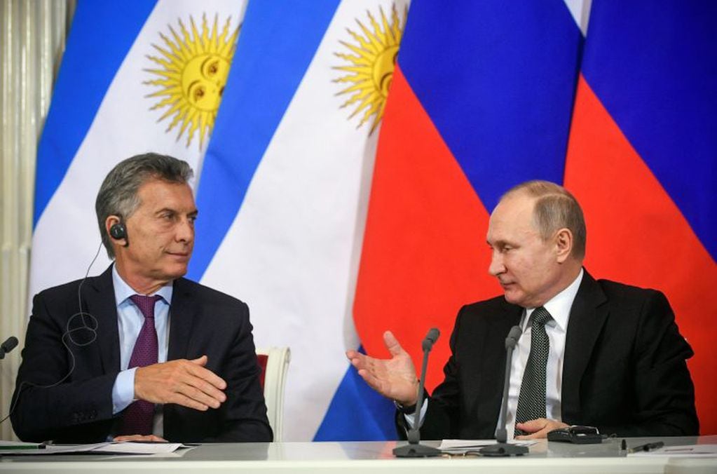 Russian President Vladimir Putin, right, Argentinean President Mauricio Macri shake hands during a signing ceremony following their talks in the Kremlin in Moscow, Russia, Tuesday, Jan. 23, 2018. (Alexander Nemenov/Pool Photo via AP)