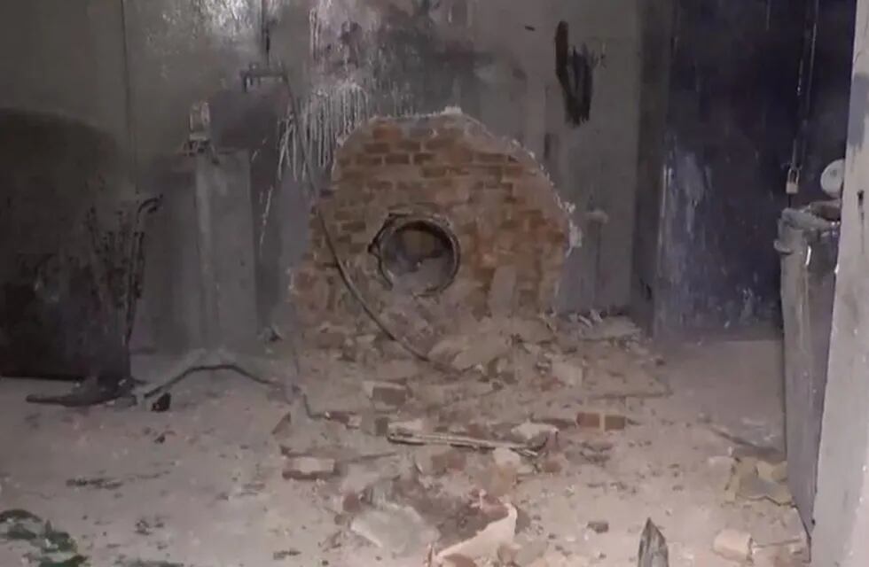 La explosión de la caldera de un lavadero perforó la pared en un taller lindero en Uriburu al 1500. (Captura de pantalla)