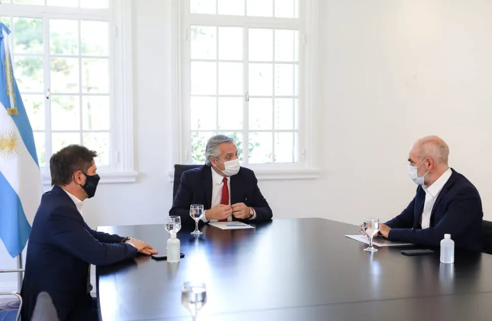 El presidente Alberto Fernández se reunió esta tarde con el gobernador de la provincia de Buenos Aires, Axel Kicillof y el jefe de Gobierno porteño, Horacio Rodríguez Larreta, para evaluar la situación sanitaria como consecuencia del Covid-19.