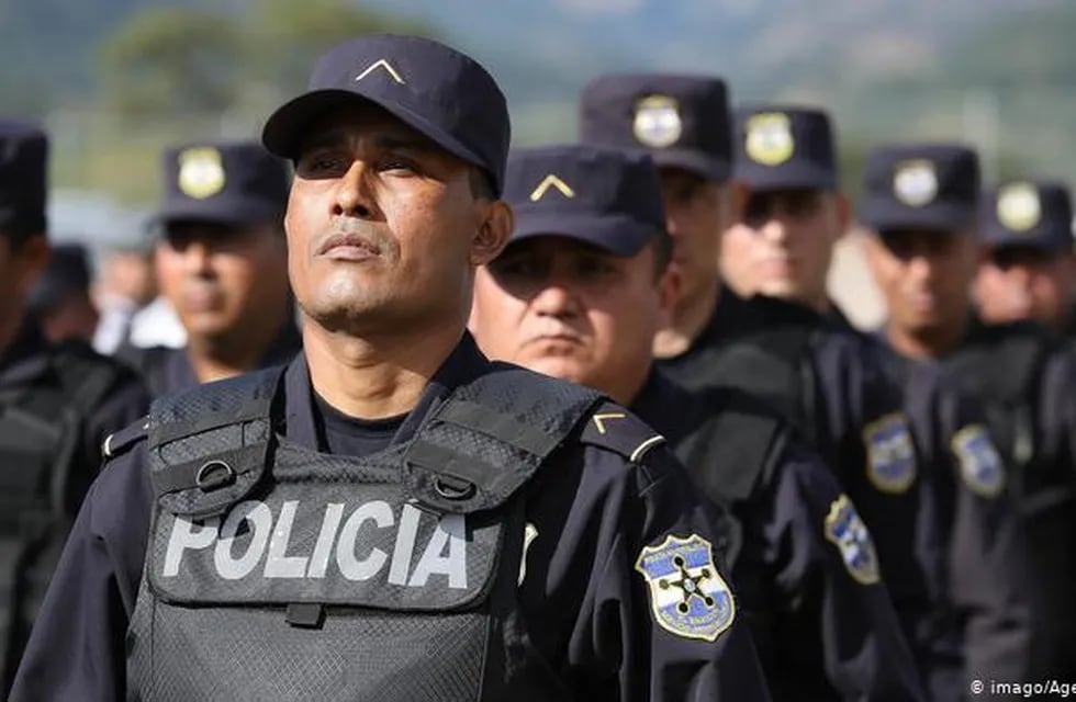Dictan prisión preventiva a policía al que le encuentran cocaína en Santiago del Estero