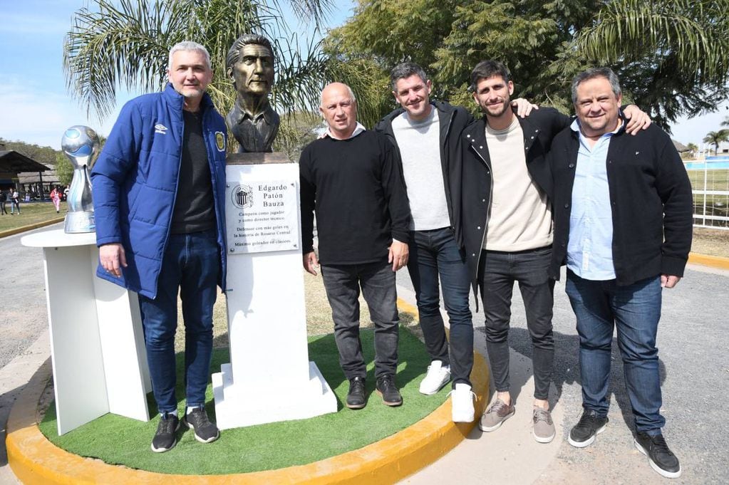 Rosario Central inauguró un busto dedicado a Edgardo Bauza en el predio de Arroyo Seco. El ex ayudante de campo José Di Leo participó de la actividad con Maxi Bauza, el hijo del "Patón".