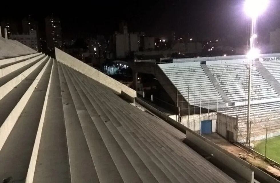 Belgrano sigue con la construcción de la nueva tribuna en Alberdi.