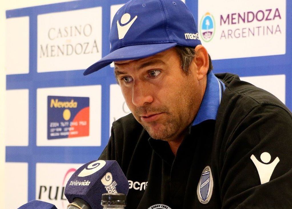 El entrenador de Godoy Cruz, Diego Dabove, confirmó este viernes el equipo que jugará ante San Lorenzo.
