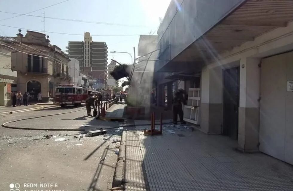 Explosión y posterior incendio en un local que funciona como joyería en Bell Ville. (Prensa Policía de Córdoba)