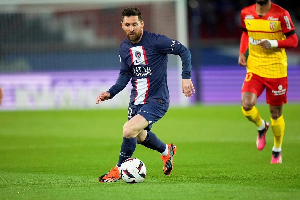 Lionel Messi en el partido de PSG ante Lens en la Ligue 1 de Francia. (AP)