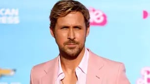 La inesperada y llamativa presentación de Ryan Gosling en los premios Oscar 2024: baile, canto y look barbiecore