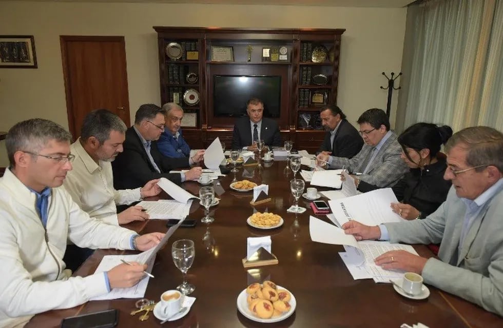 Osvaldo Jaldo se reunió con los presidentes de los diferentes Bloques y acordaron la fecha de la nueva sesión.