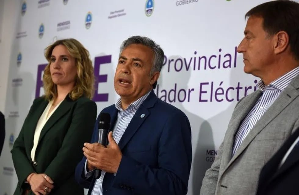 El gobernador Alfredo Cornejo presentó a los nuevos directores del EPRE.