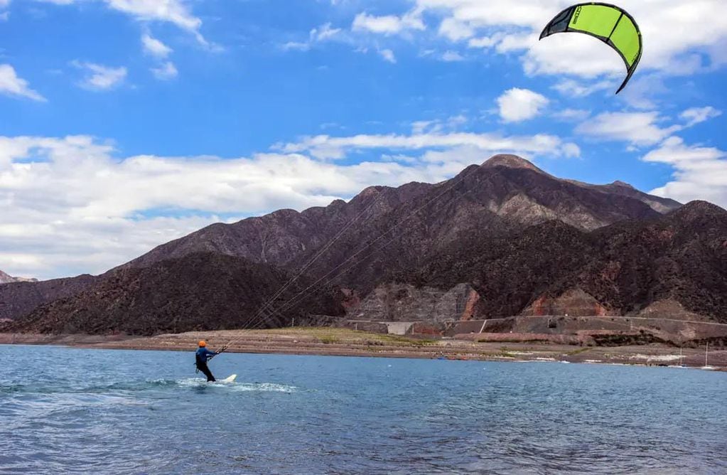Mendoza será sede del campeonato de kitesurf  que se realizará en el Dique Potrerillos