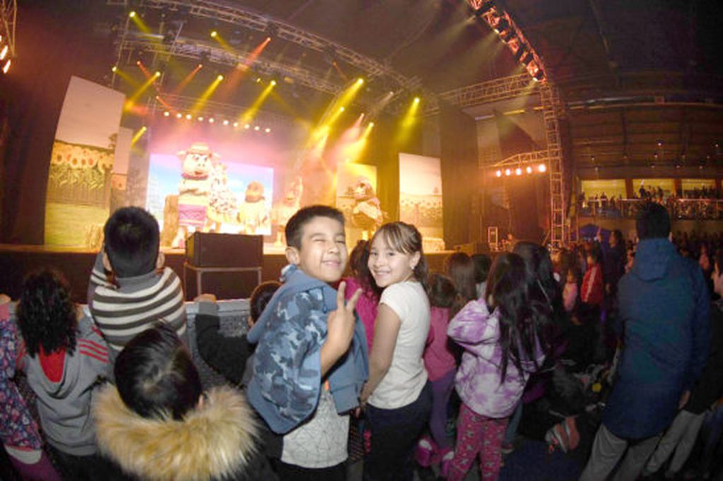 La Fiesta de La Noche Más Larga, es un evento popular en Ushuaia, que convoca y presenta espectáculos para todas las franjas etarias. 