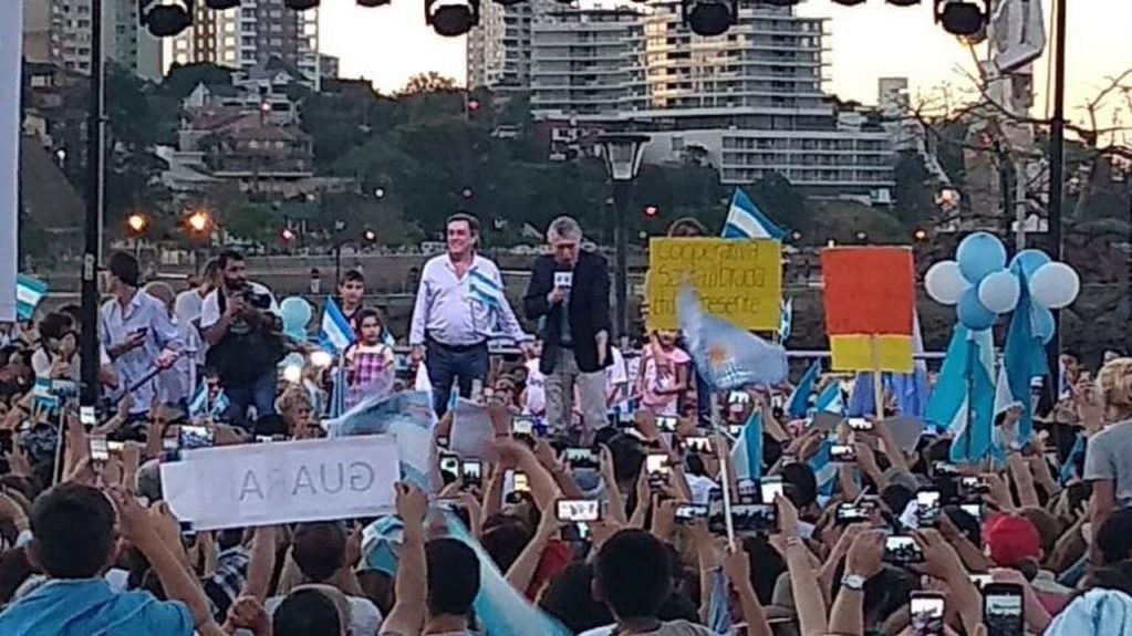 Mauricio Macri en el Palco del Sisepuede de Posadas en un mano a mano con su auditorio. (Misiones Online)