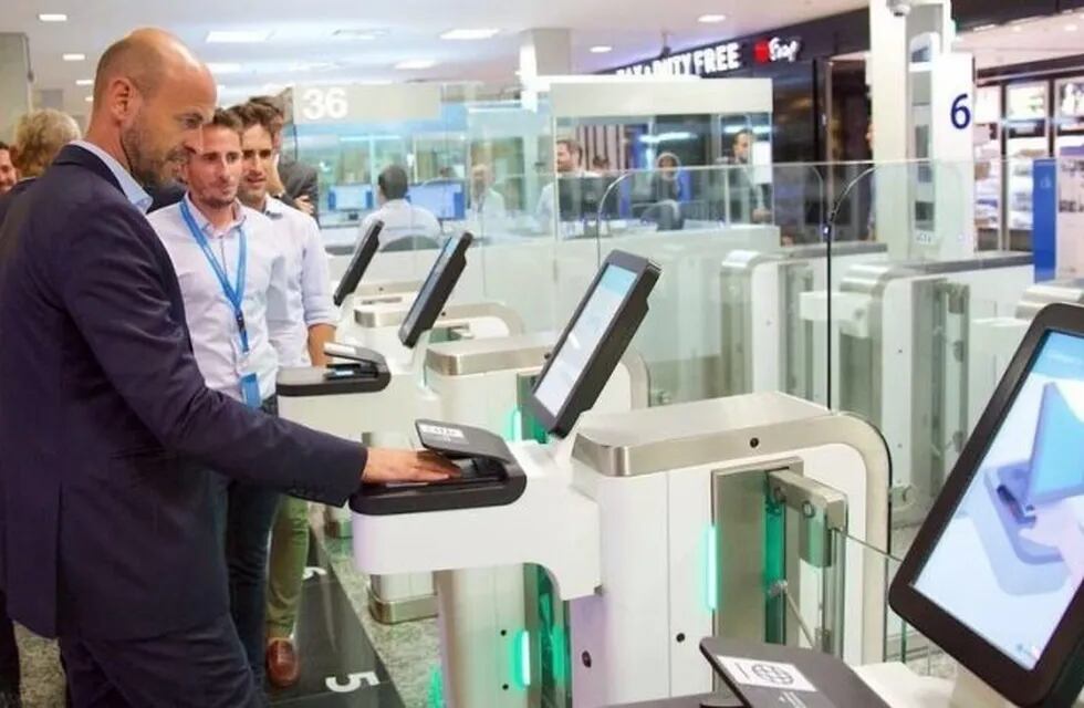 Ponen en marcha las puertas biométricas en el aeropuerto de Ezeiza