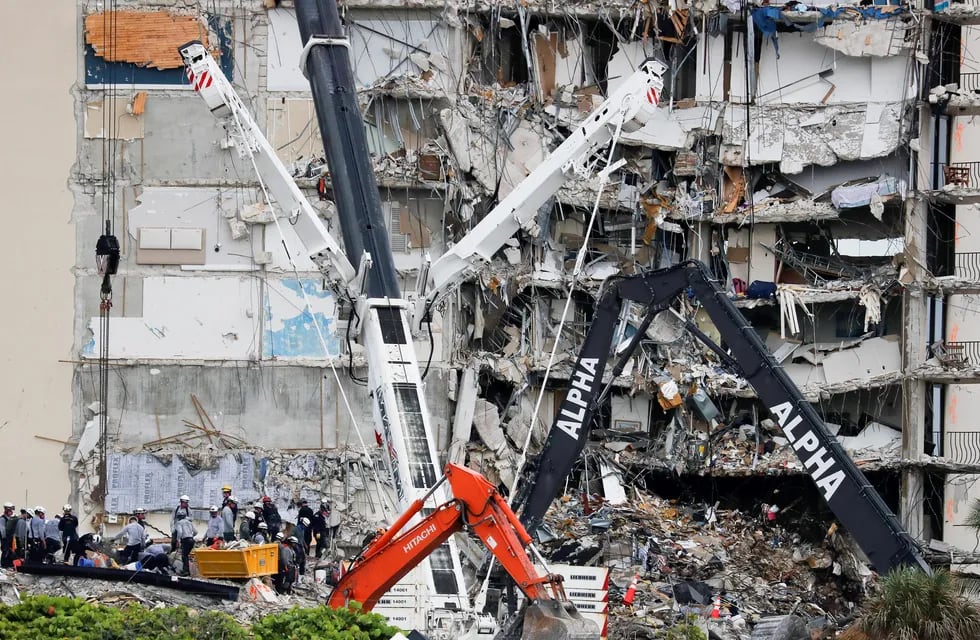 Terminarán de demoler el edificio que se derrumbó hace ocho días en Surfside, Miami.