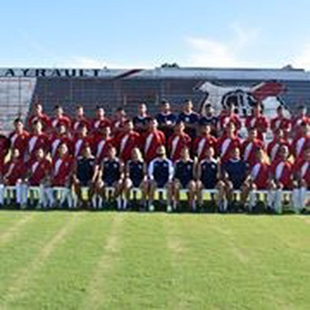 Guaraní Antonio Franco y su equipo. (Club Guaraní)