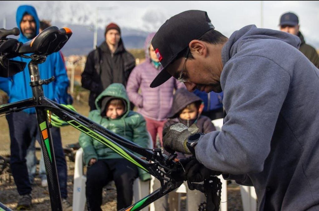 Ushuaia: se realizó el “Taller de Bicicletas” en Nave Tierra
