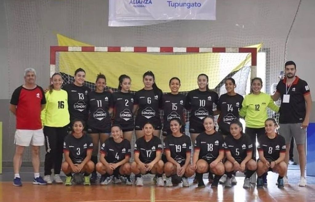 El equipo femenino de Maipú juega una de las finales en el Nacional de Handball que se disputa en el Valle de Uco.