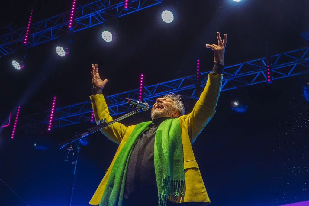 Fito Páez volvió a Mendoza con un espectacular show celebrando sus 30 años después del amor