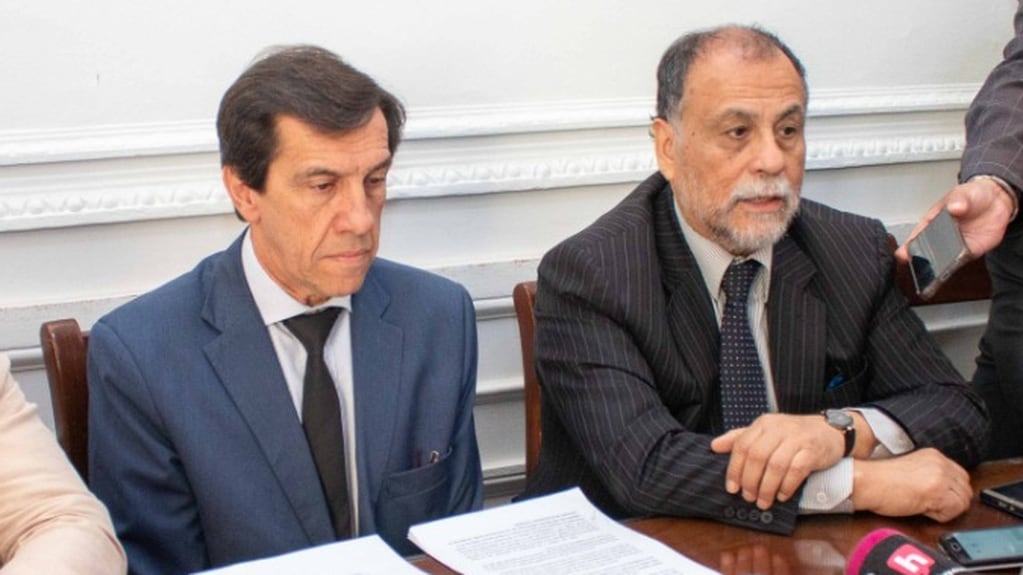 Los ministros de Hacienda, Carlos Sadir, y de Gobierno, Normando Álvarez García.