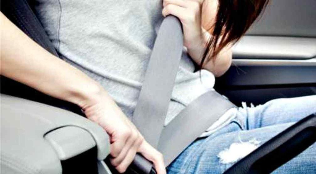 El cinturón de seguridad retiene al cuerpo en caso de impacto y evita que salga lanzado hacia adelante. (Maipú)