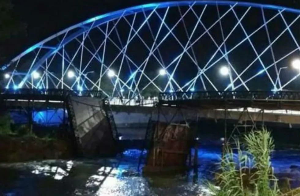 Imágen del puente de Villa María derrumbado.