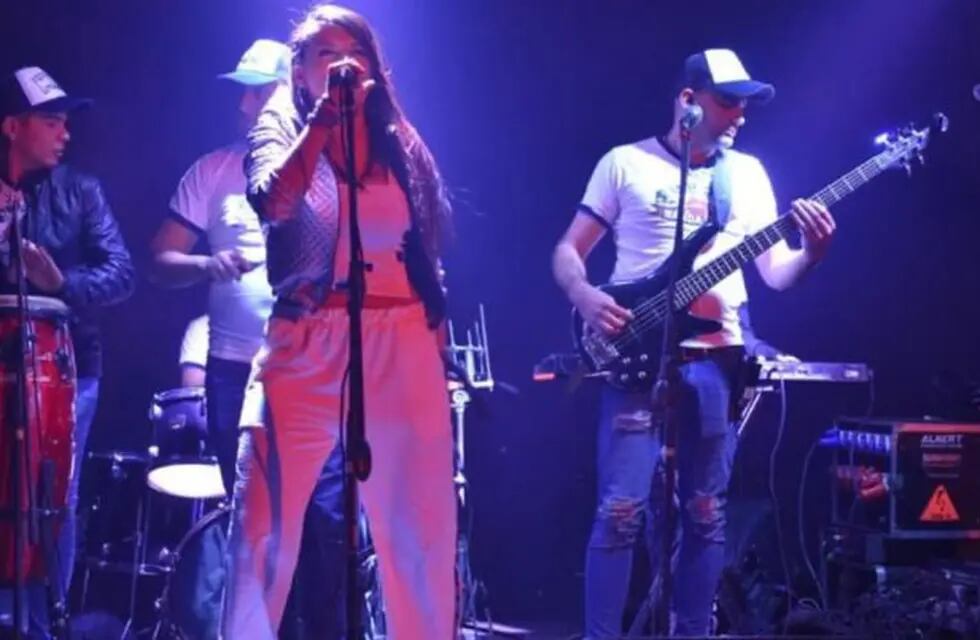 La cantante publicó en Instagram que abandonaría la banda de cuarteto.