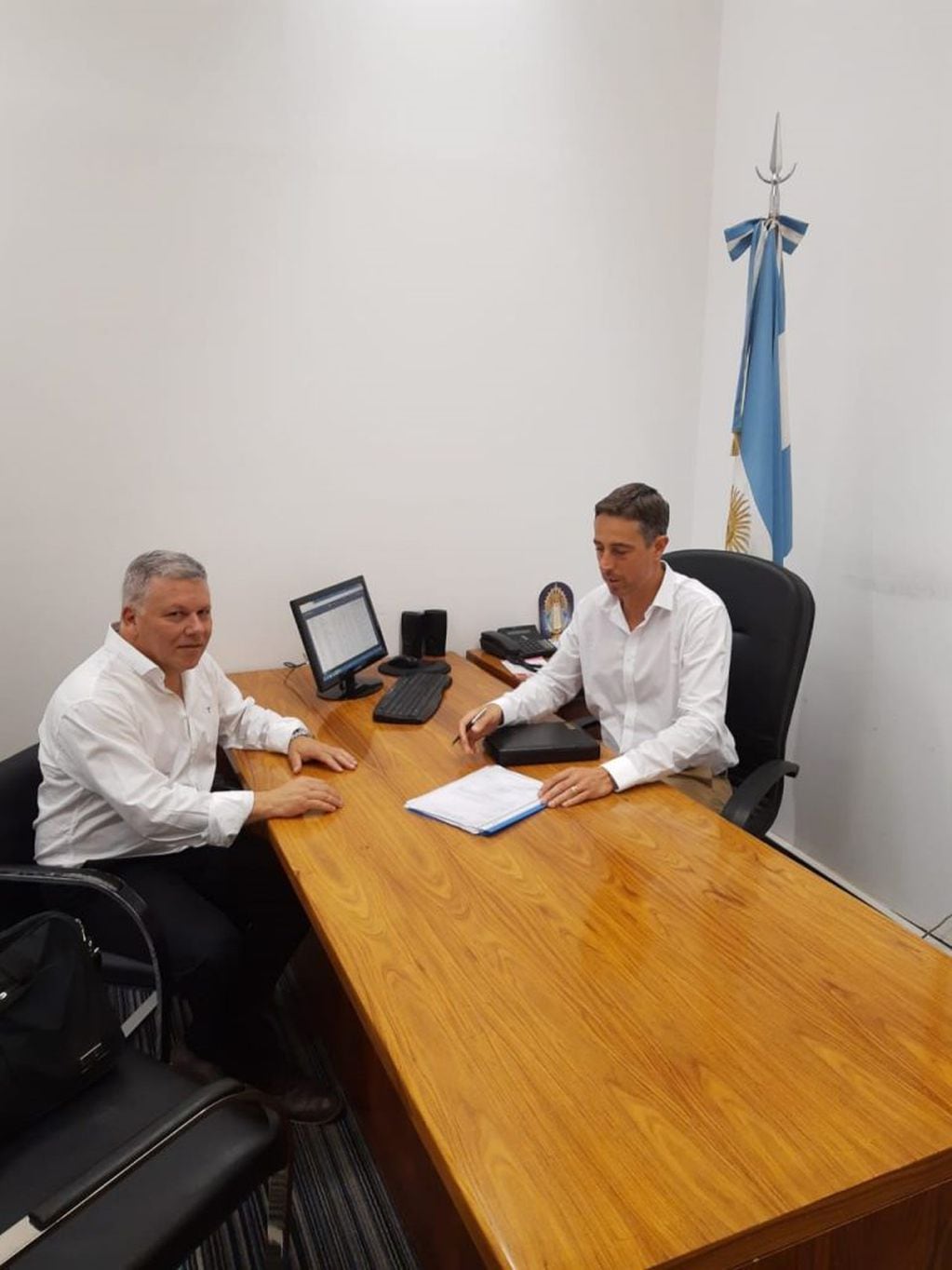 El Intendente Gustavo Benedetti con Federico García Secretario de Asuntos Municipales