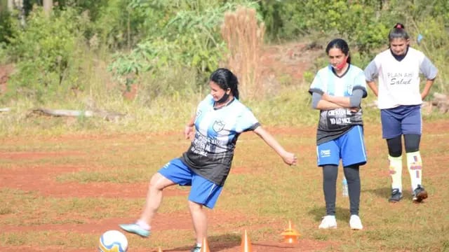 Garuhapé: abren clínica de fútbol para mujeres rurales