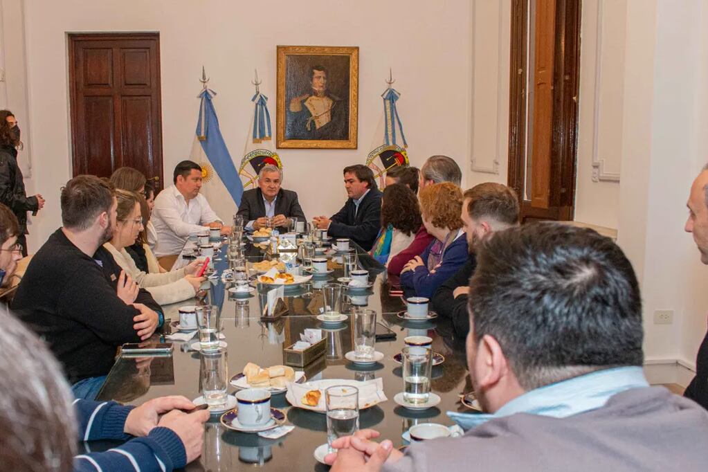 El gobernador Gerardo Morales dialogó con la comitiva bonaerense acerca de los diferentes proyectos que buscan modernizar a matriz productiva de Jujuy .
