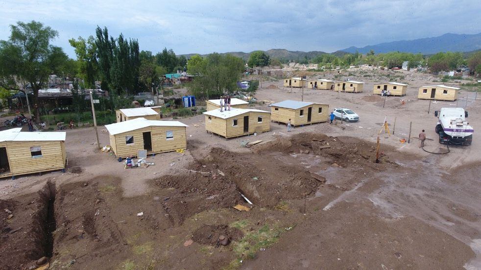 Las viviendas de emergencia que se construyen en Godoy Cruz y que se entregarán a familias que las suyas se encuentran en zonas de riesgo aluvional. Gentileza MGC