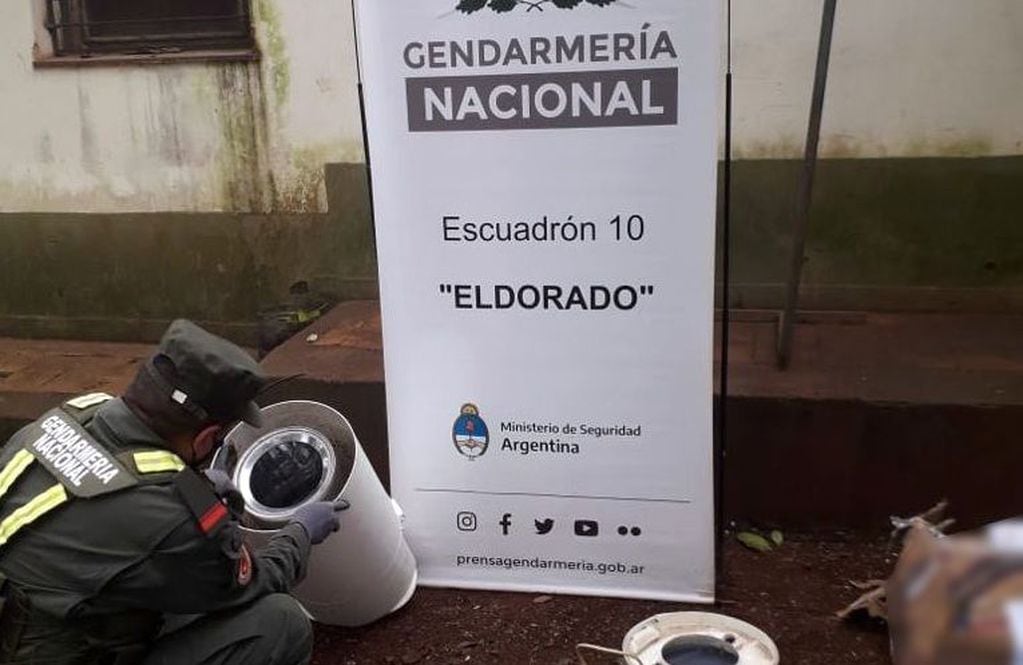 Gendarmería Nacional halló droga oculta en una encomienda de secarropas.