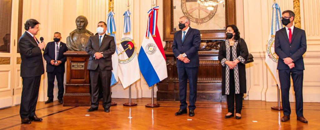 El ministro Acevedo Candia transmitió al gobernador Morales el saludo del presidente paraguayo Mario Abdo Benítez y le formuló la invitación oficial para que visite su país.