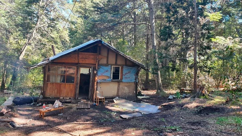 Las viviendas creadas por mapuches en Villa Mascardi que fueron demolidas por peligro de derrumbe.