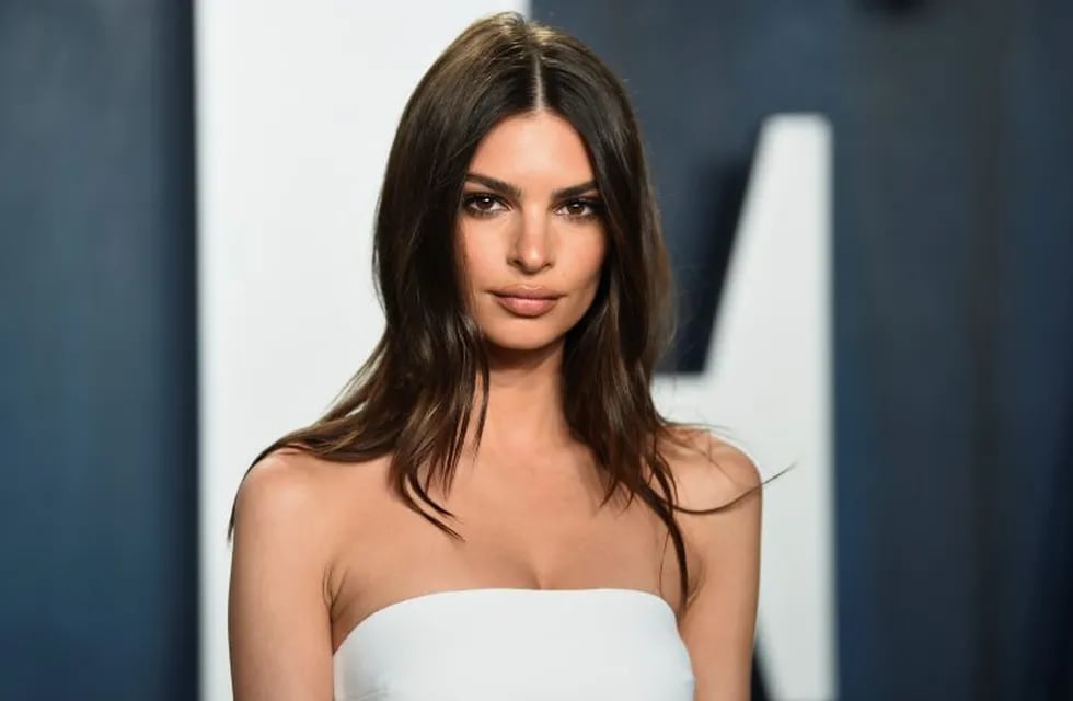Emily Ratajkowski arrives at the Vanity Fair Oscar Party on Sunday, Feb. 9, 2020, in Beverly Hills, Calif. (Photo by Evan Agostini/Invision/AP)