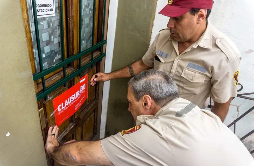 Secretaría de Control clausuró dos remiserías ilegales en Rosario (Municipalidad de Rosario)