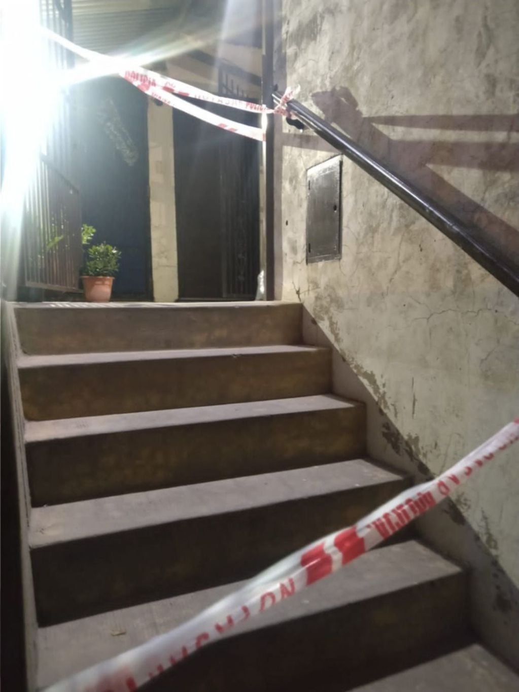 Una mujer está acusada de asesinar y mutilar a su marido en el barrio platense de Altos de San Lorenzo.