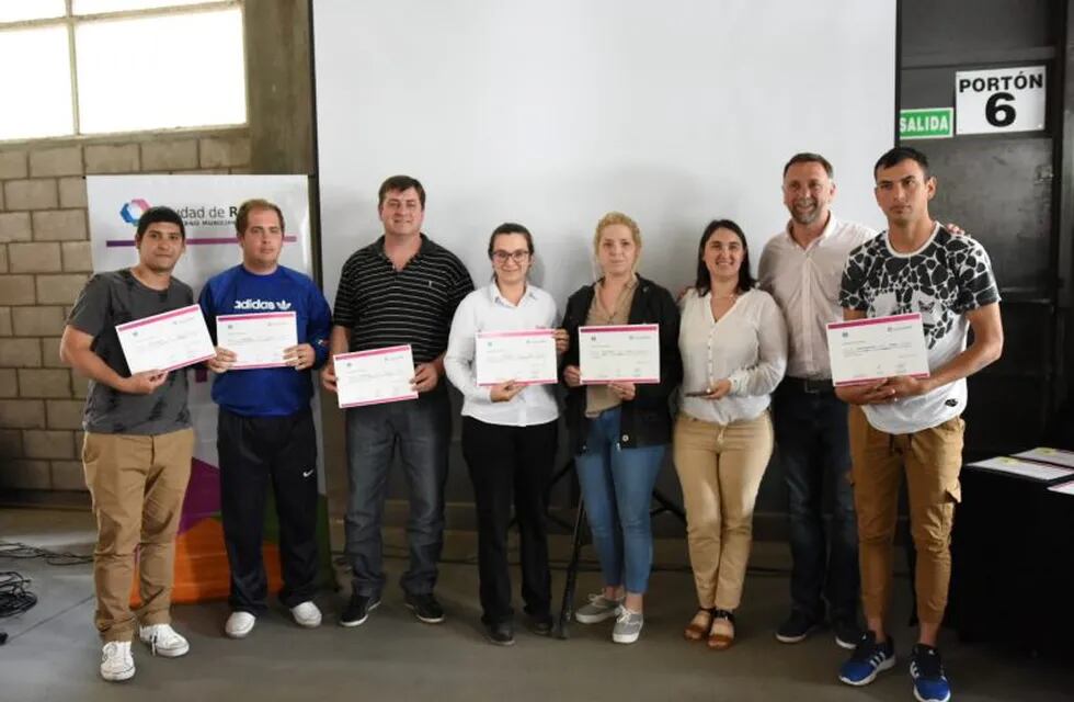 Los jóvenes recibieron un certificado por su capacitación (Prensa Municipalidad de Rafaela)