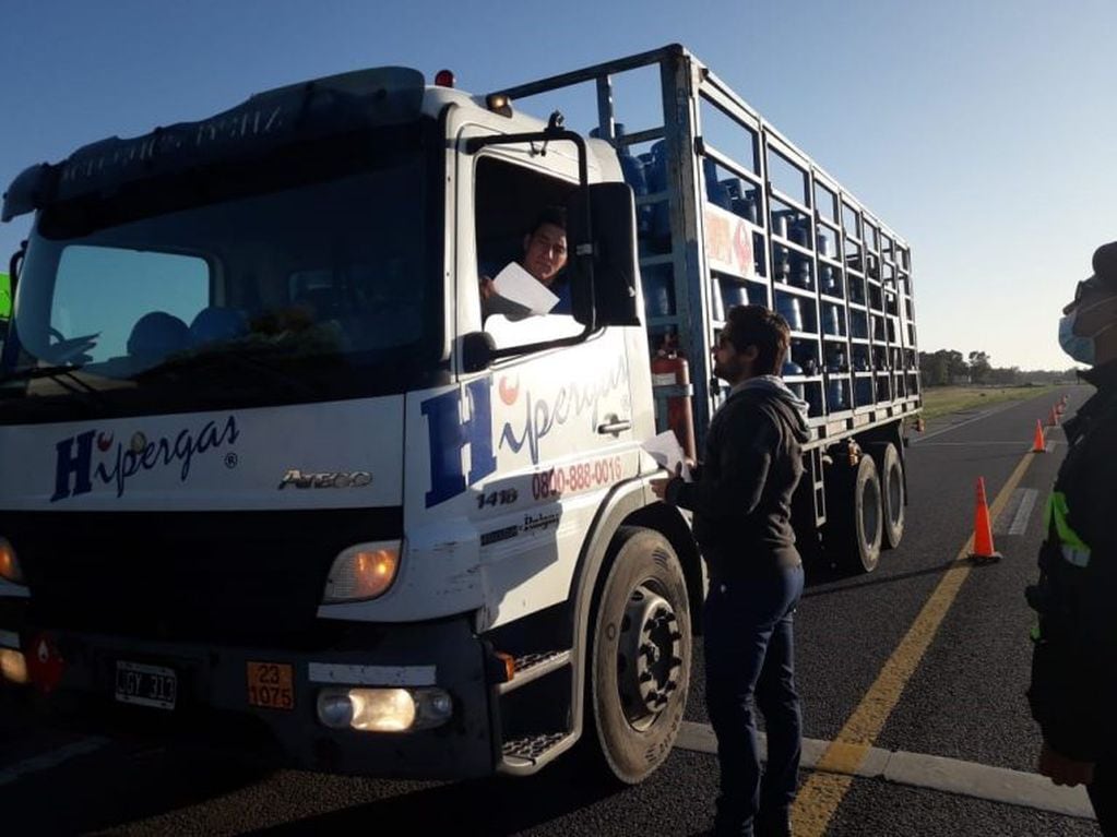 Se entrega a camioneros y transportistas protocolo Covid-19
