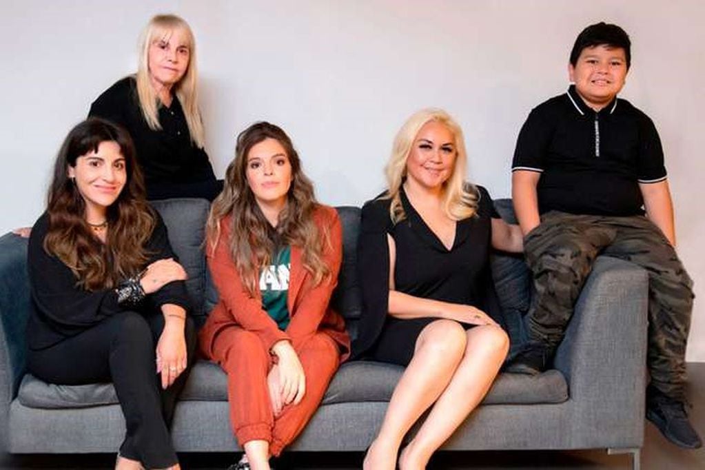 Claudia Villafañe, Verónica Ojeda y Dalma, Gianinna y Dieguito Fernando Maradona. (Instagram).