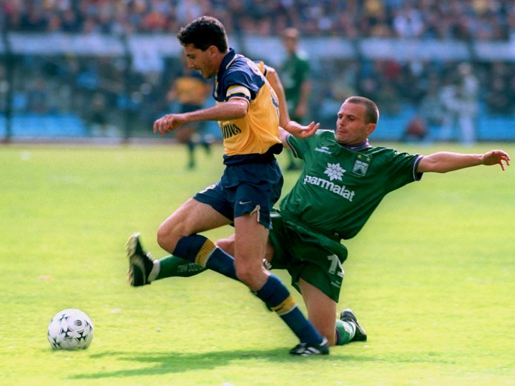 Diego Cagna en el duelo entre Boca y Ferro en el año 2000.
