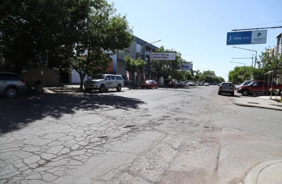 Avenida Sarmiento en San Rafael en estado deplorable