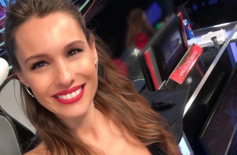 Las sensuales fotos de Pampita ensagrada y encadenada