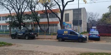Balearon una escuela en Rosario