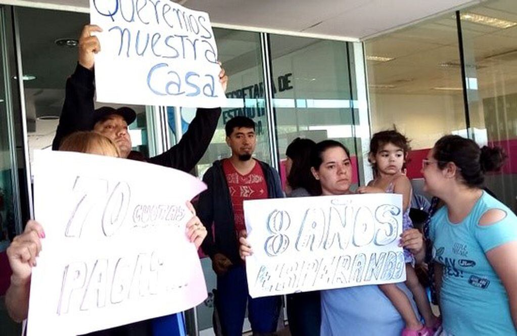 Familias reclaman por sus viviendas en San Luis. Foto: La Gaceta Digital.