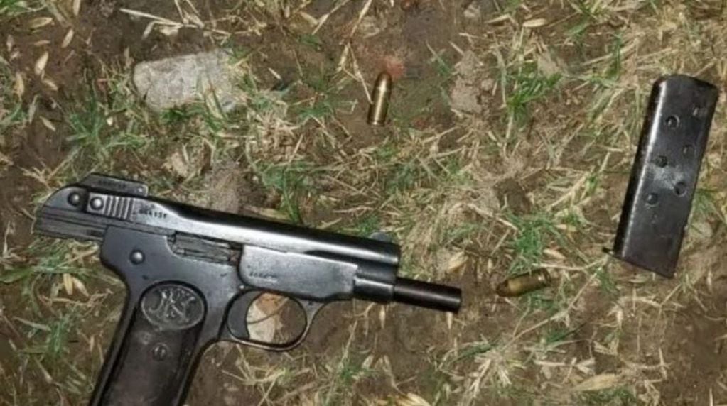 El arma secuestrada al delincuente en Lomas de Zamora (Foto: web)